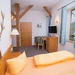 Gutshof 3*
